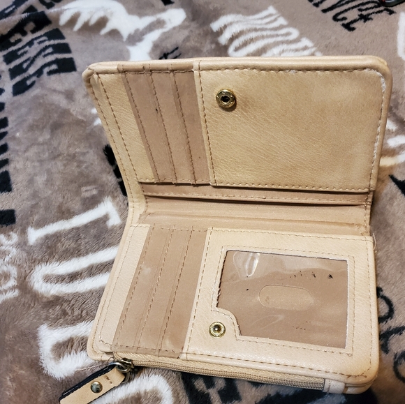 Max Studio Wallet - Picture 3 of 6